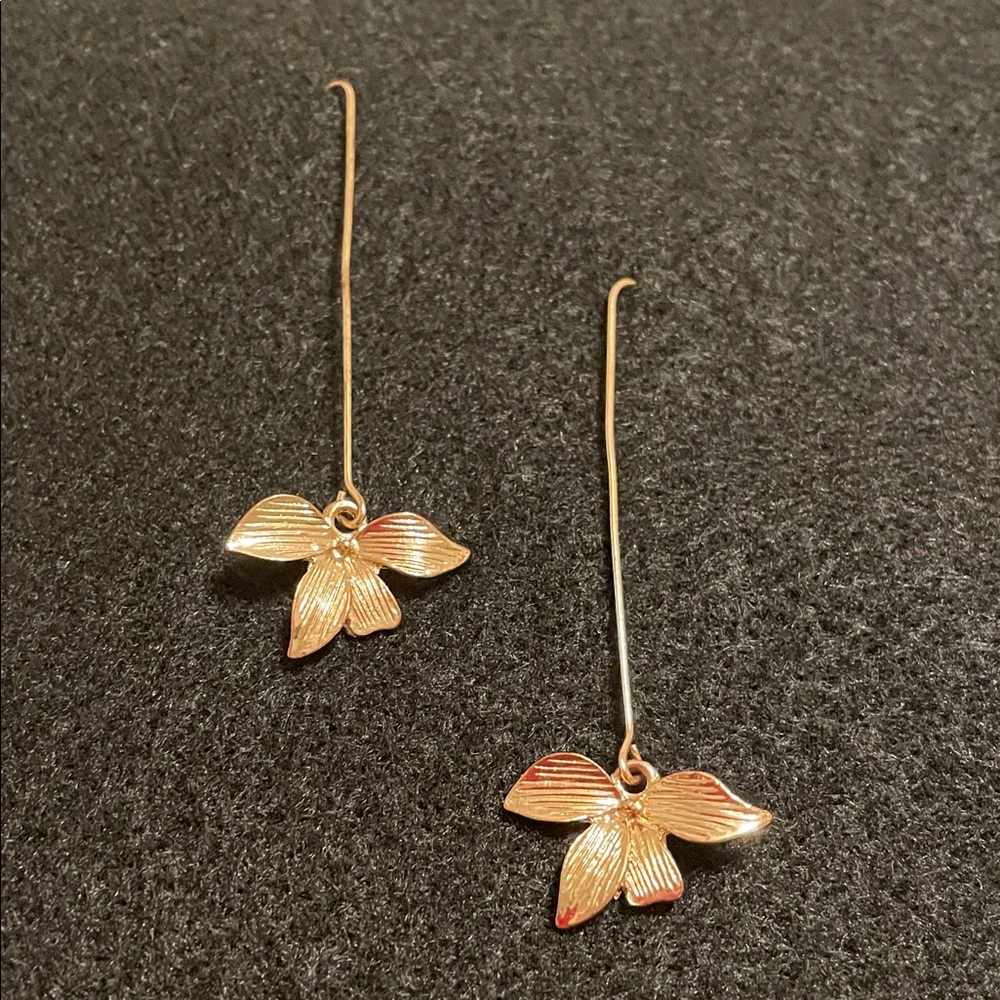 Elegant Gold Floral Drop Earrings